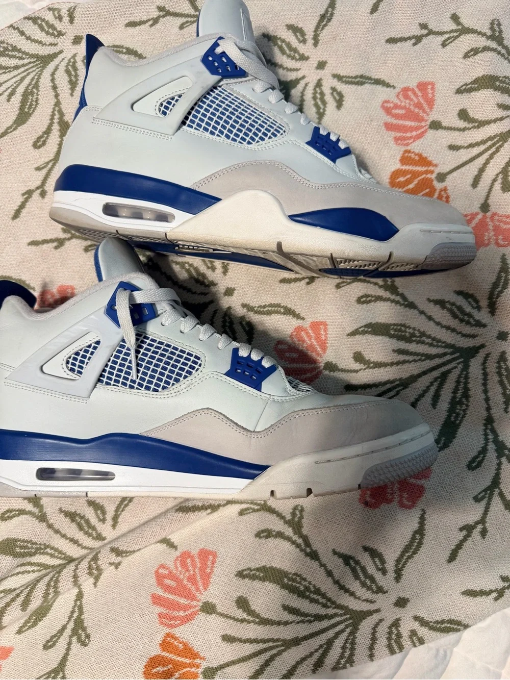 Jordan Men’s Retro Sneakers - White & Blue